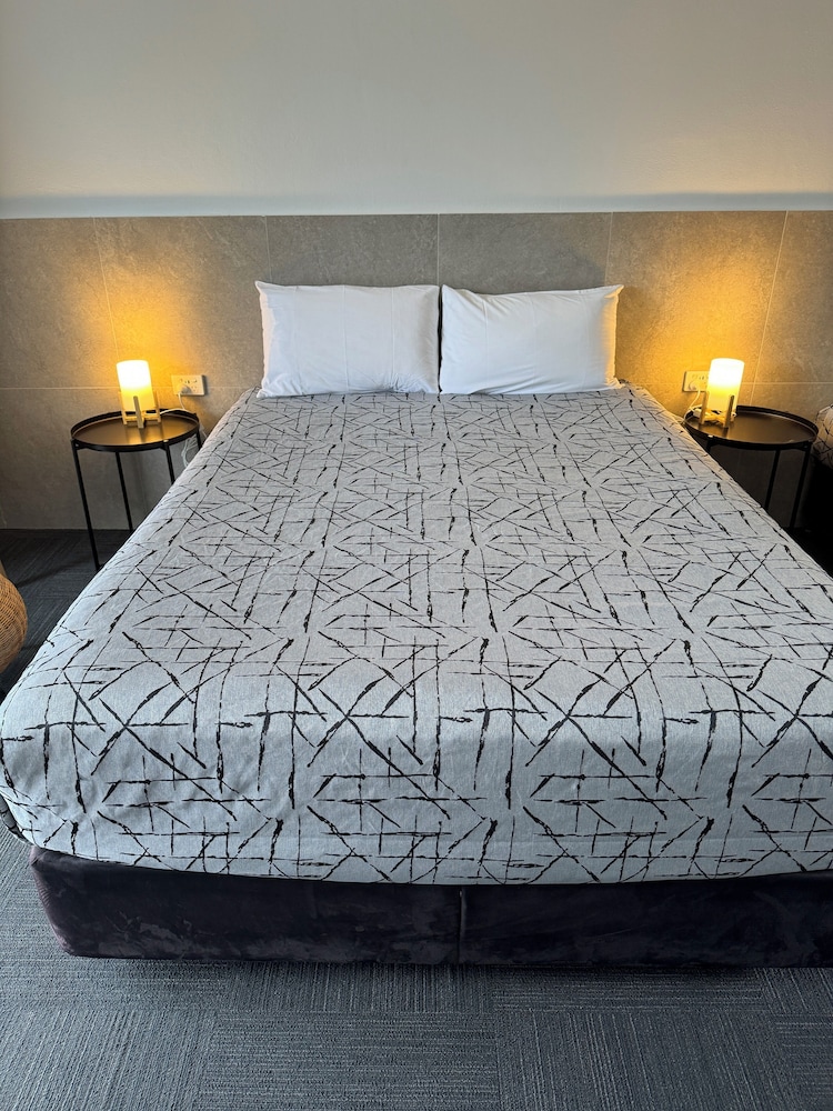 Family Room, Non Smoking, Balcony, 2 BR Family Suite (Newly Renovated) photo 3