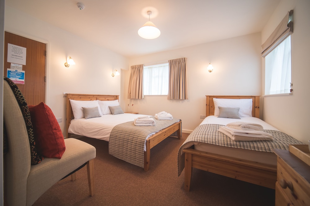 Double Room with Extra Bed (2 Adults + 1 Child) photo 2