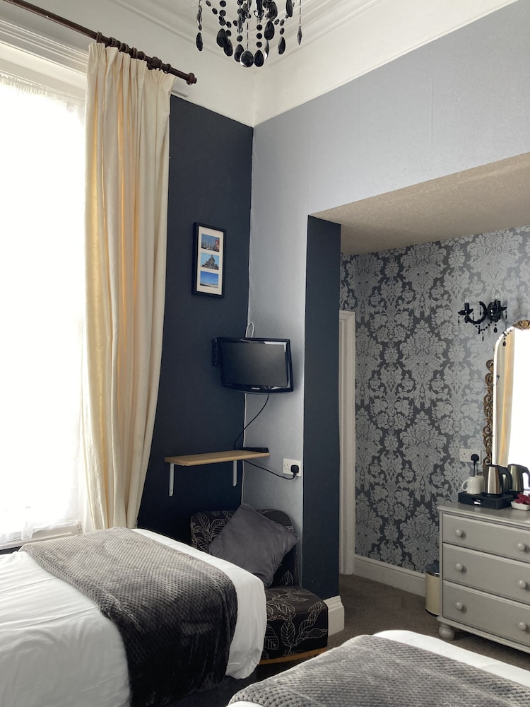 Twin Room (Room 5,  Augusta) photo 3