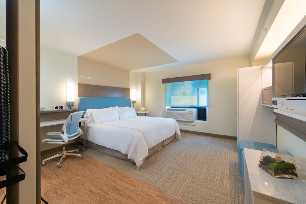 Standard Room, 1 Queen Bed, Accessible (Communications) - Photo 2