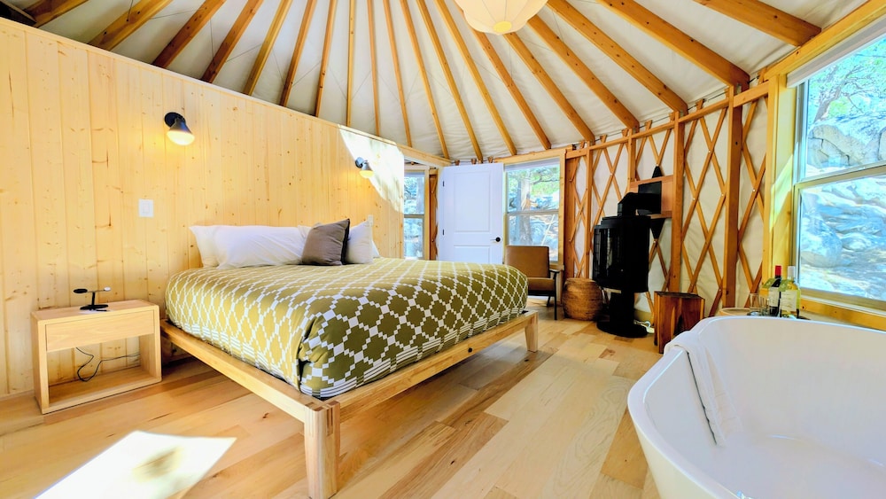 Luxury Tent, 1 Bedroom, Fireplace, Mountain View
