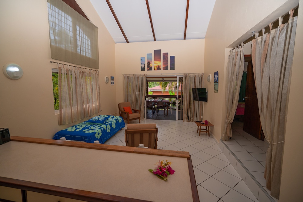 House, Ensuite photo 1