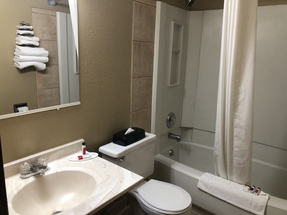 Standard Room, 2 Queen Beds - Photo 4