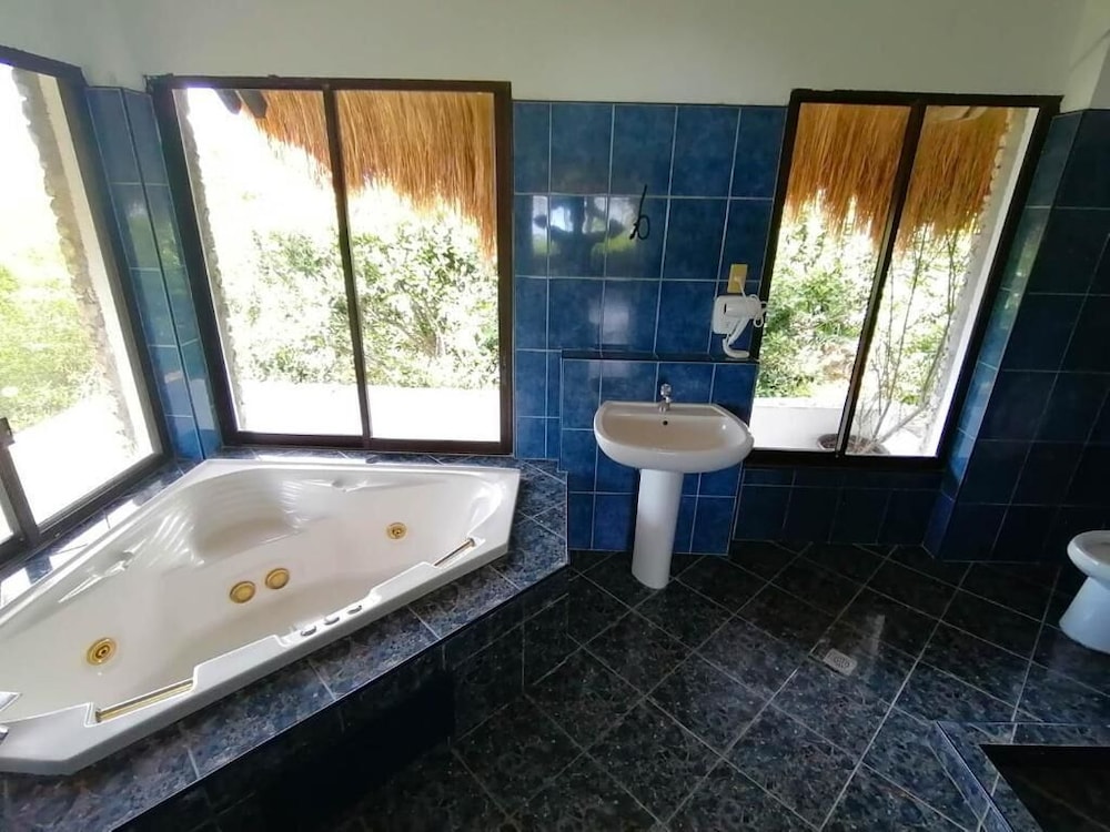 Honeymoon Suite, Ocean View - Photo 2