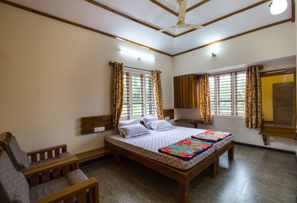 Comfort Room, 1 Queen Bed, Non Smoking photo 1