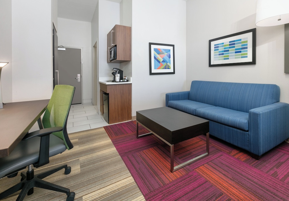 Suite, 2 Queen Beds - Photo 1
