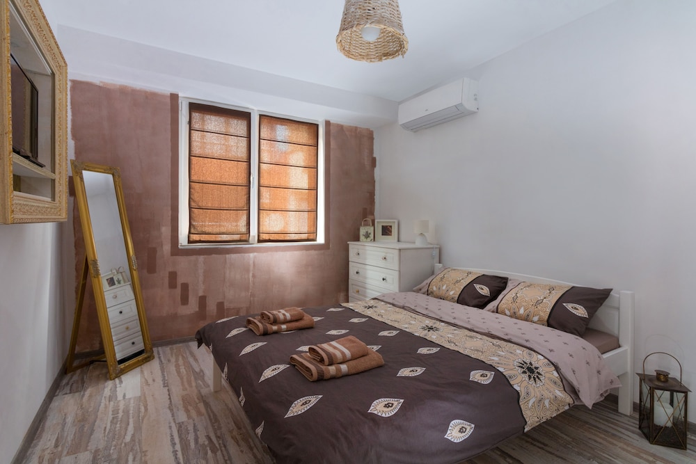 Luxury Apartment, Courtyard Area (Str. Polkovnik Bonev 16a)