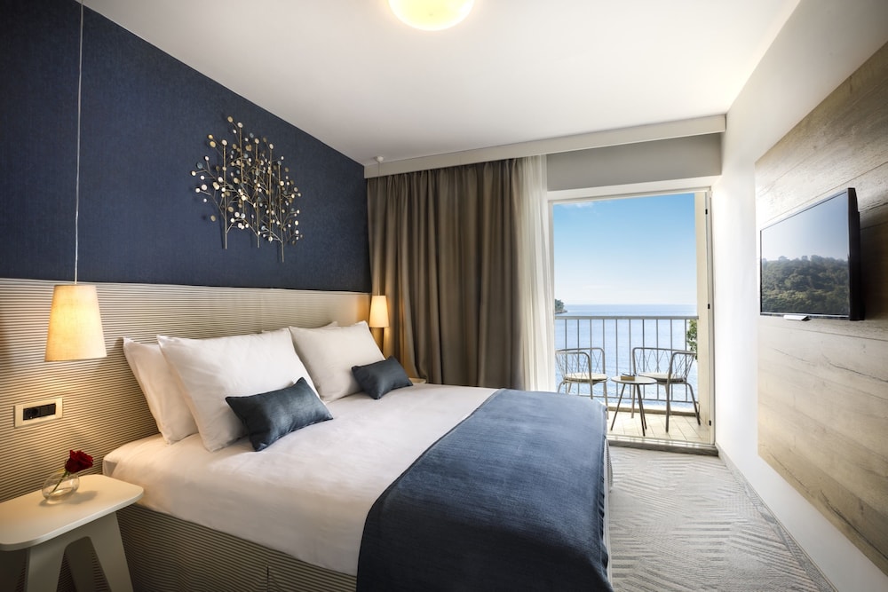 Superior double room with seaside balcony photo 1