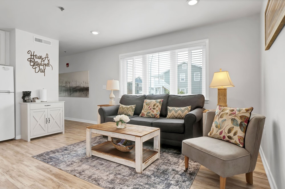 Exclusive Suite, 1 Queen Bed with Sofa bed, Kitchen, Ocean View