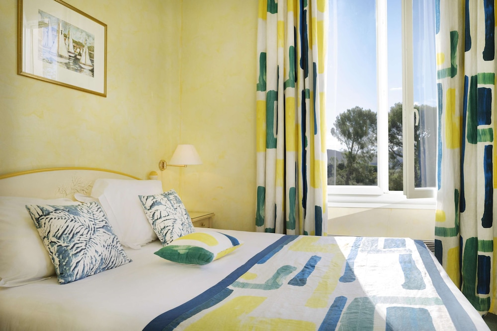 Classic Room, 1 Queen Bed, Non Smoking, Sea View - Photo 1