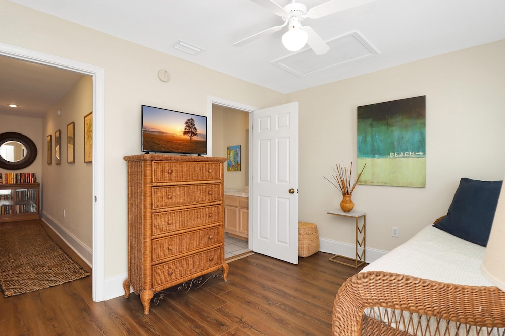 House, 1 King Bed (Barrier Dunes 422 ) photo 1