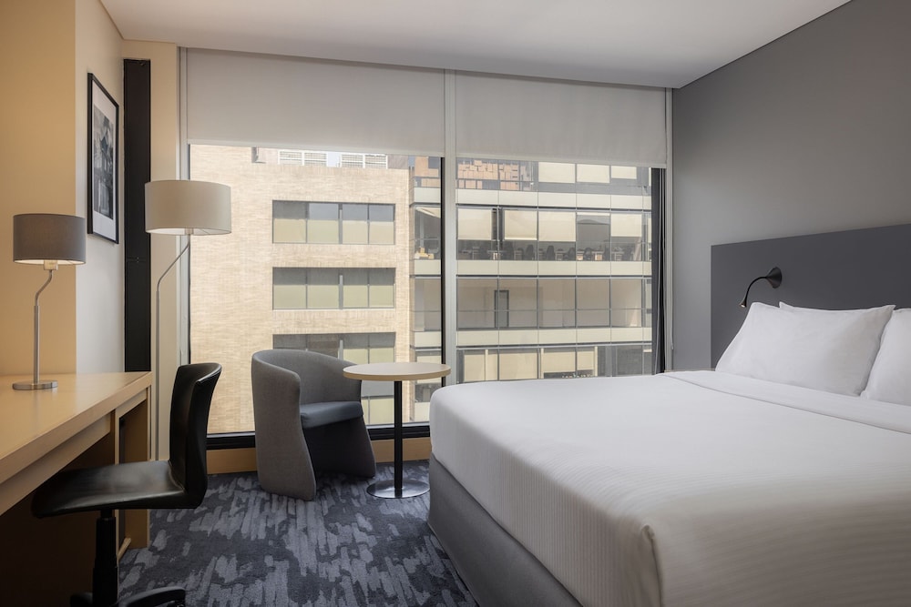 Premium Room, 1 King Bed - Photo 3