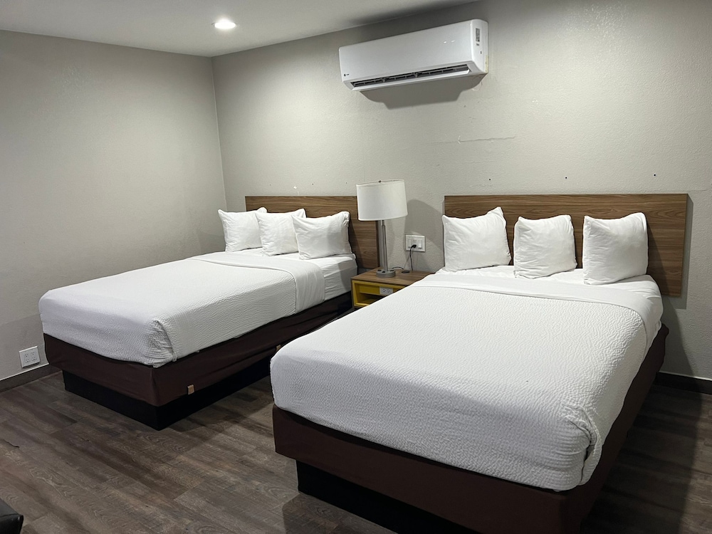 Studio Suite, 2 Double Beds, Non Smoking photo 2