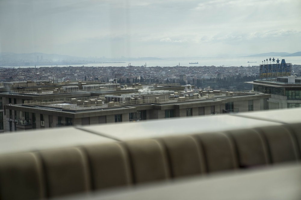 Junior Suite, City View, Corner photo 3