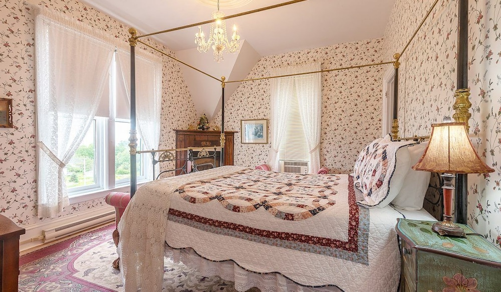 Premier Room, Fireplace, Bay View