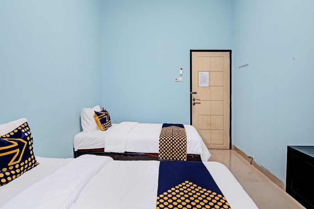 Economy Twin Room photo 3