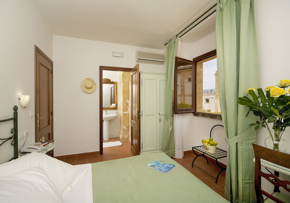 Standard Double or Twin Room, 1 Double or 2 Twin Beds - Photo 3