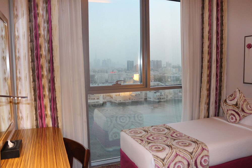 Standard Room, Multiple Beds, Non Smoking photo 3