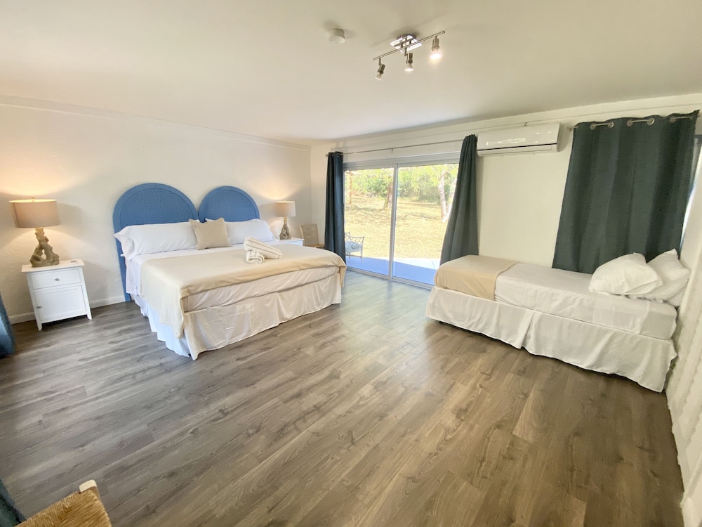 Family Studio Suite, Multiple Beds, Refrigerator photo 1