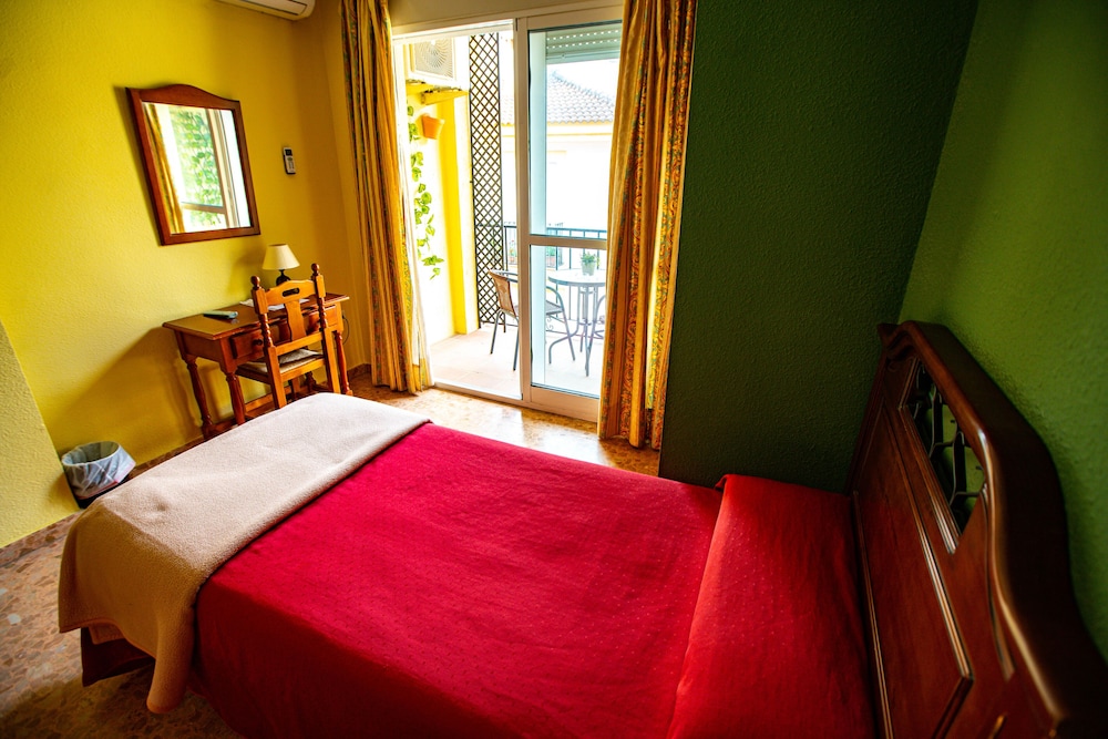 Double Room - Photo 9