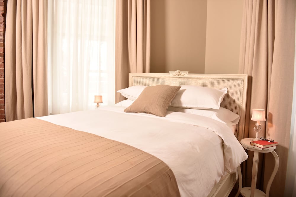 Superior Grand Lux Suite, 1 Queen Bed, Fireplace (#2 - Mme Elizabeth) photo 2
