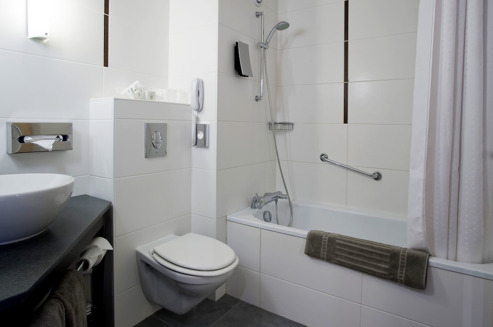 Standard Room, 2 Double Beds, City View - Photo 8