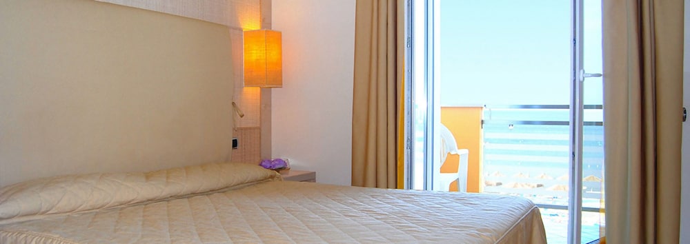 Superior Double Room, Sea View (Le Sale) photo 2