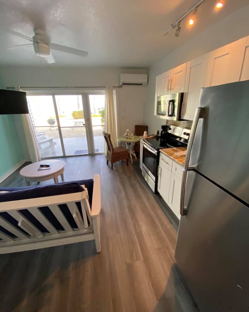 Oceanfront King Suite w/ Kitchen & Private Balcony - Photo 22