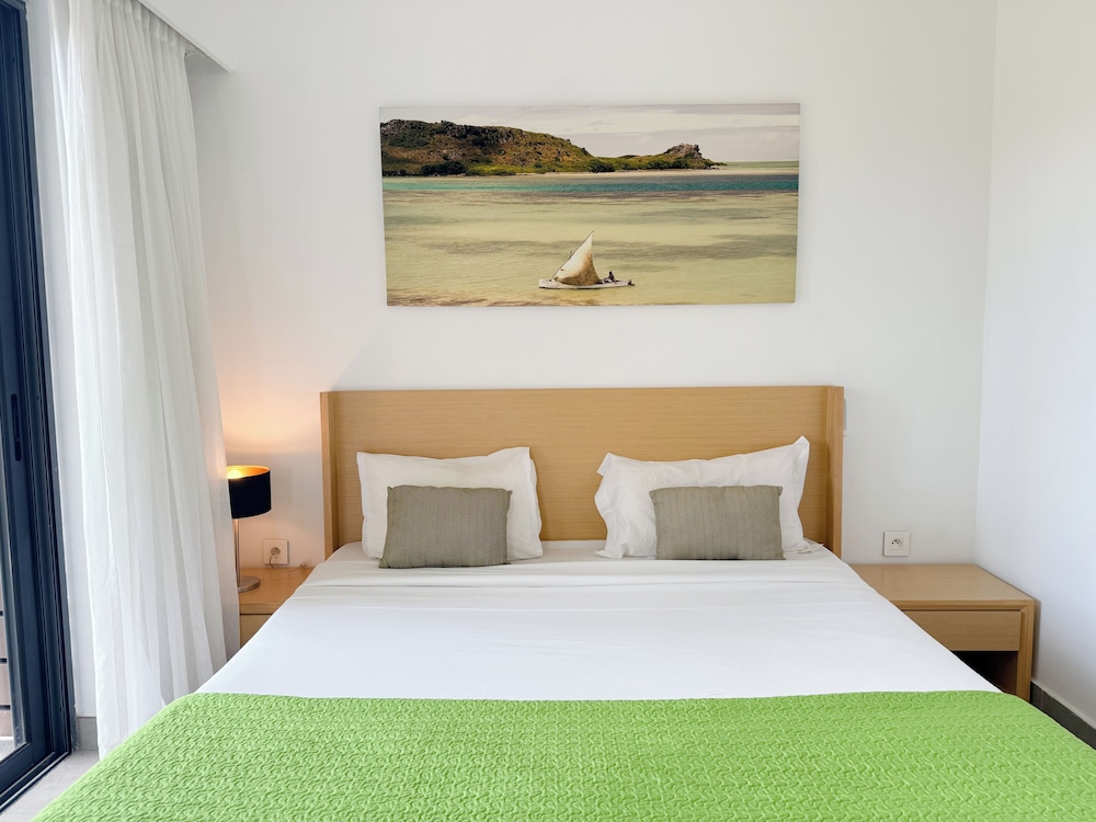 Apartment, 3 Bedrooms, Pool View