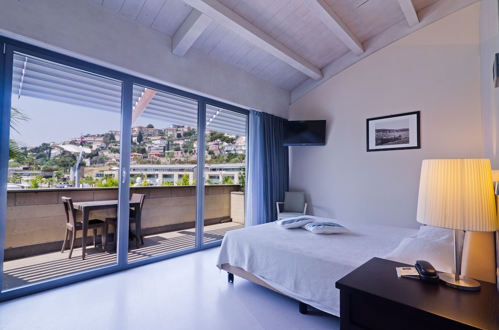 Deluxe Double or Twin Room, Balcony