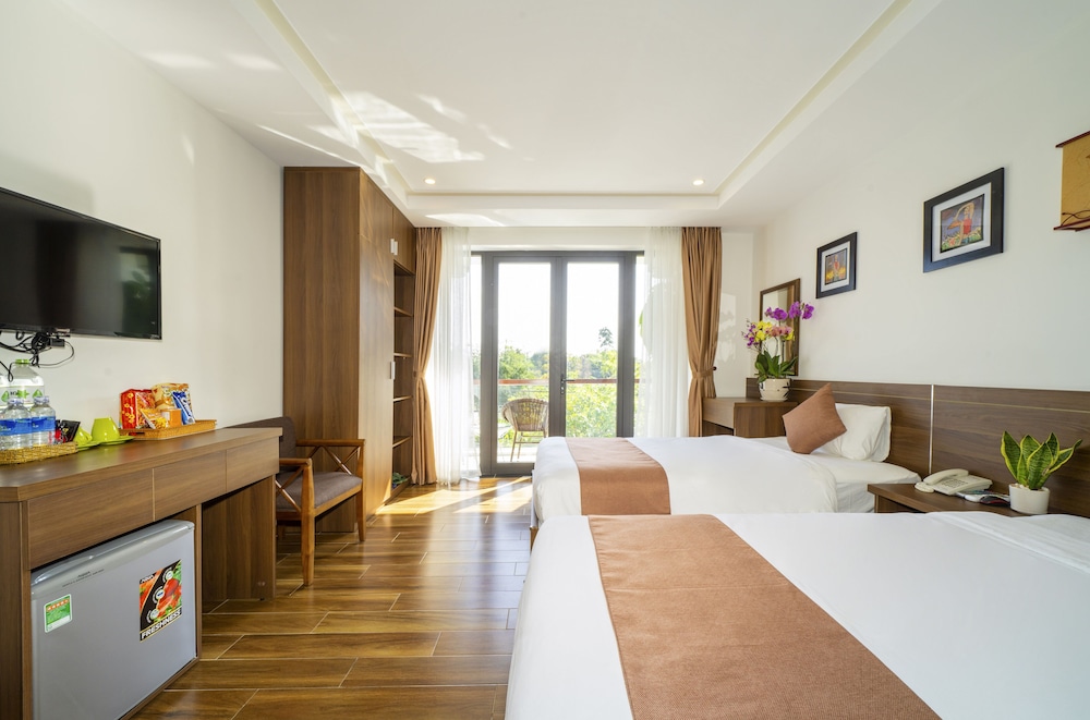 Deluxe Room, Balcony, City View - Photo 6