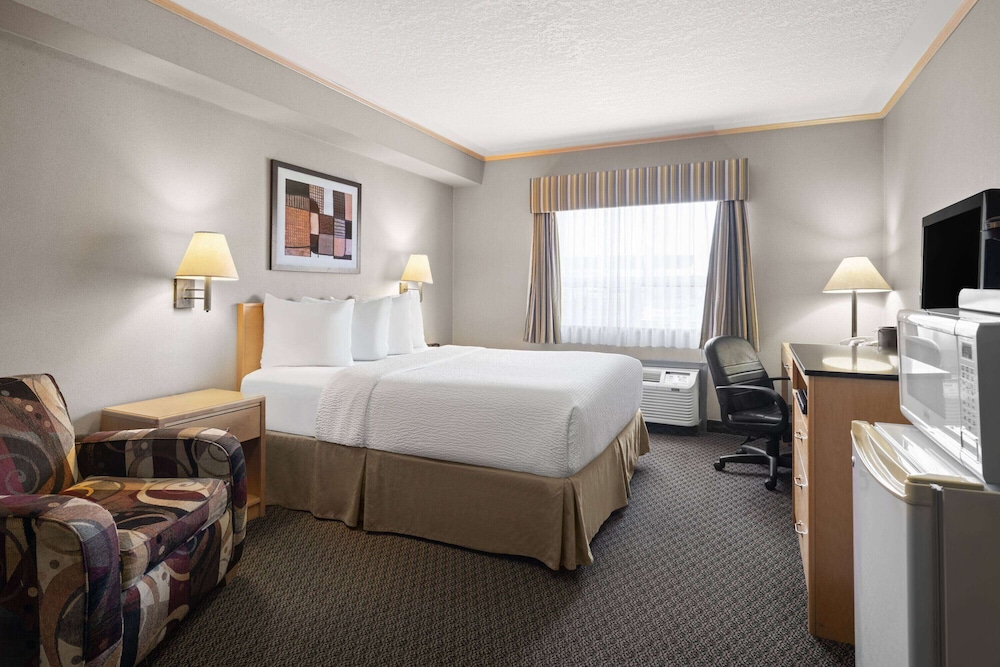 Superior Room, 1 Queen Bed, Non Smoking - Photo 1