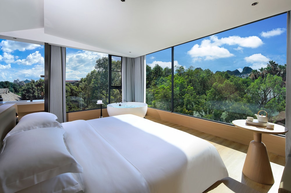 Panoramic Suite, Lake View