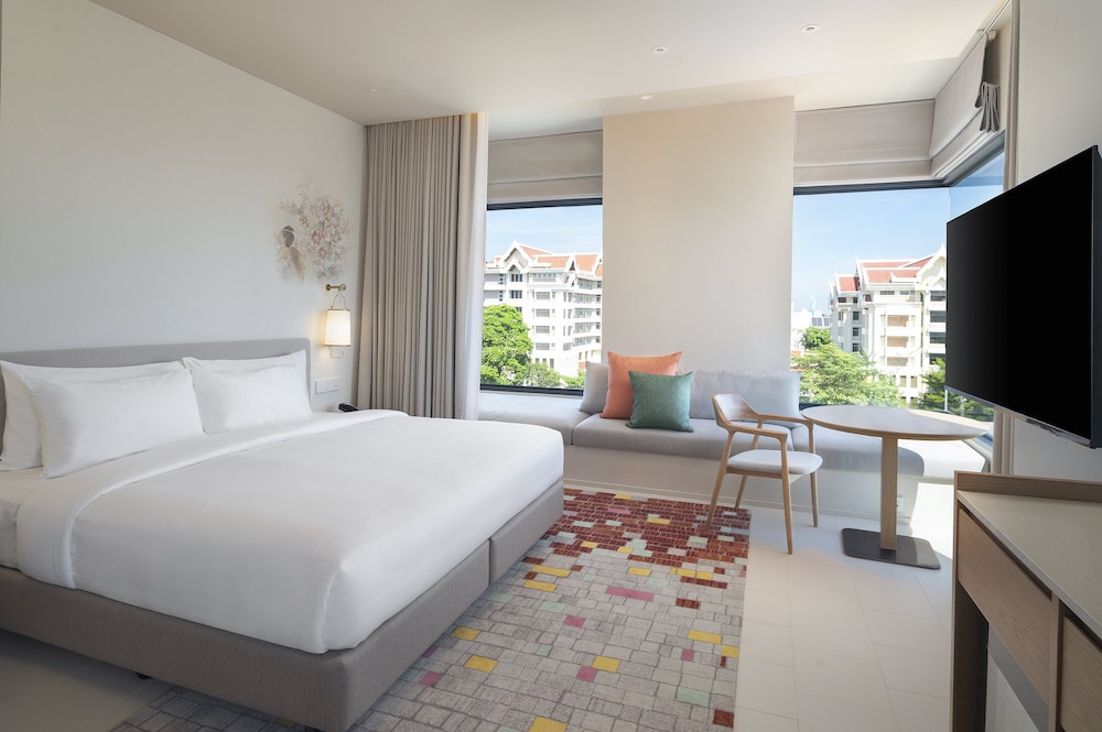 Deluxe Room, 1 King Bed (Premium) - Photo 1