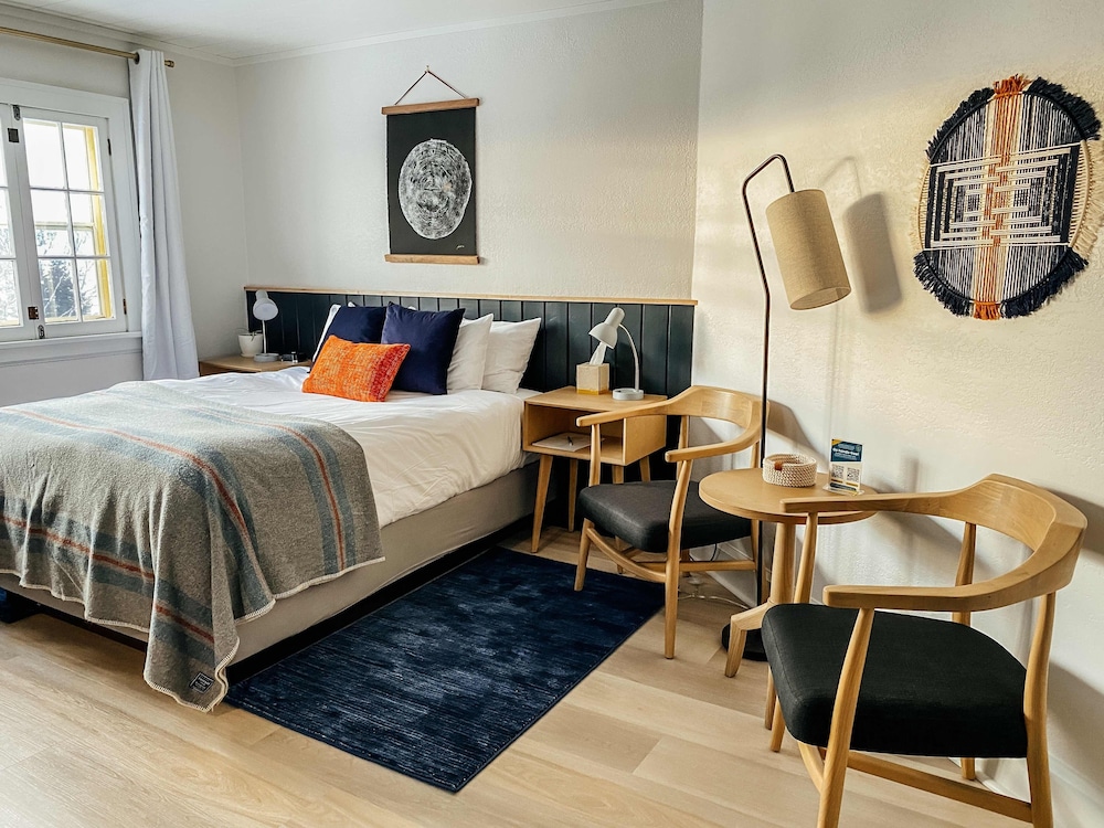 Room, Private Bathroom (Room 204)