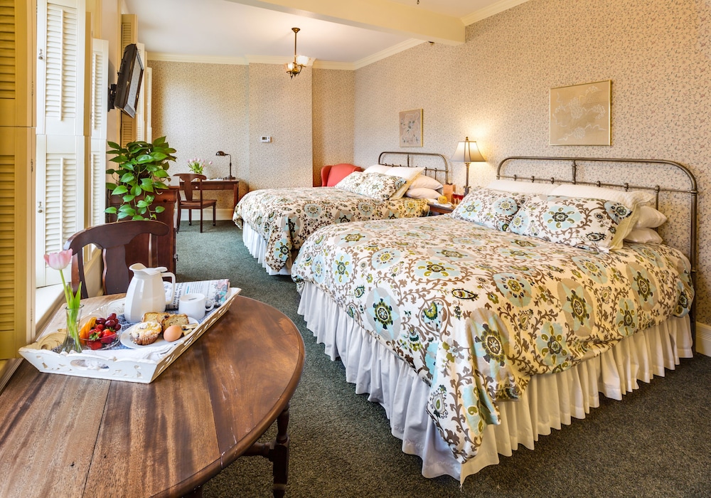 Room, 2 Queen Beds, Jetted Tub
