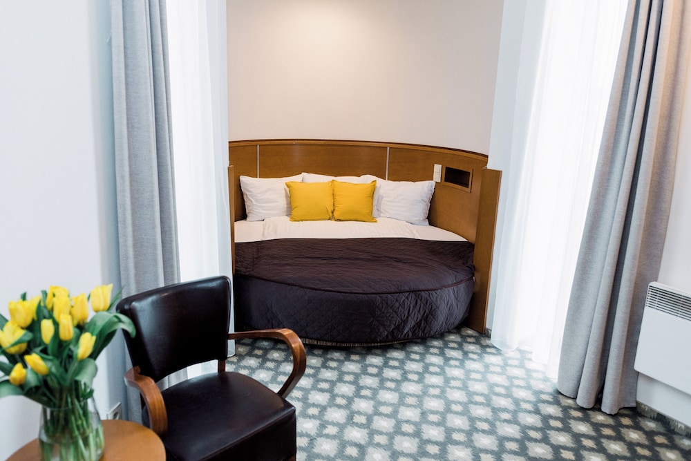 Deluxe Room - Photo 5