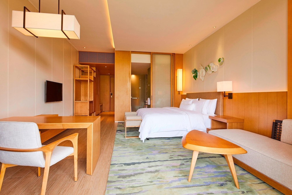 Room, 1 King Bed, Garden View