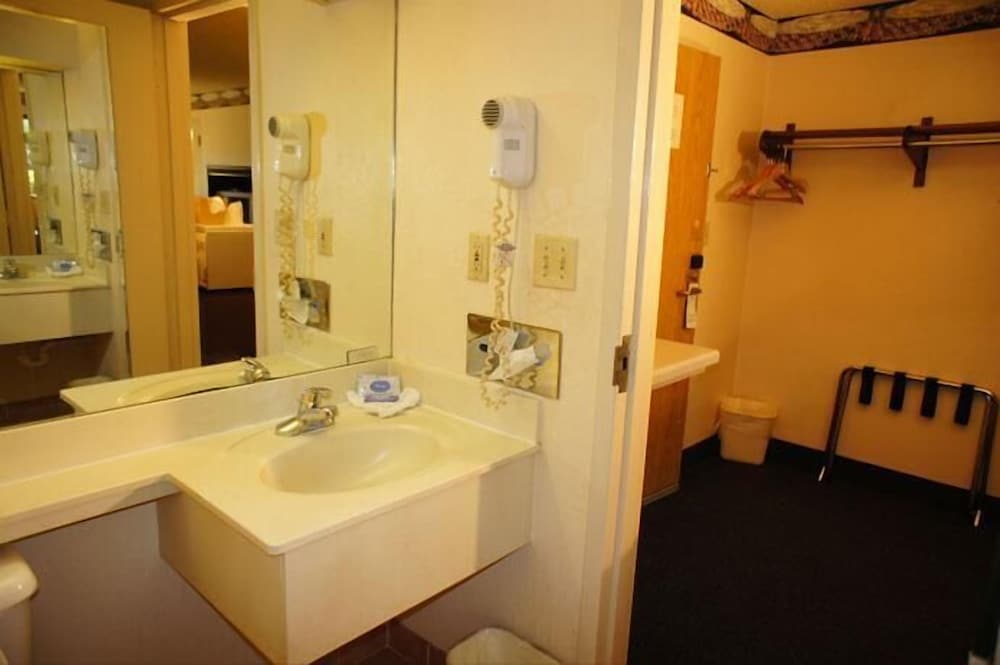 Standard Room - Photo 7