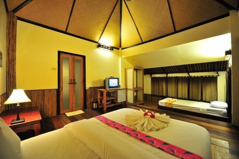 Deluxe Bungalow Triple photo 2