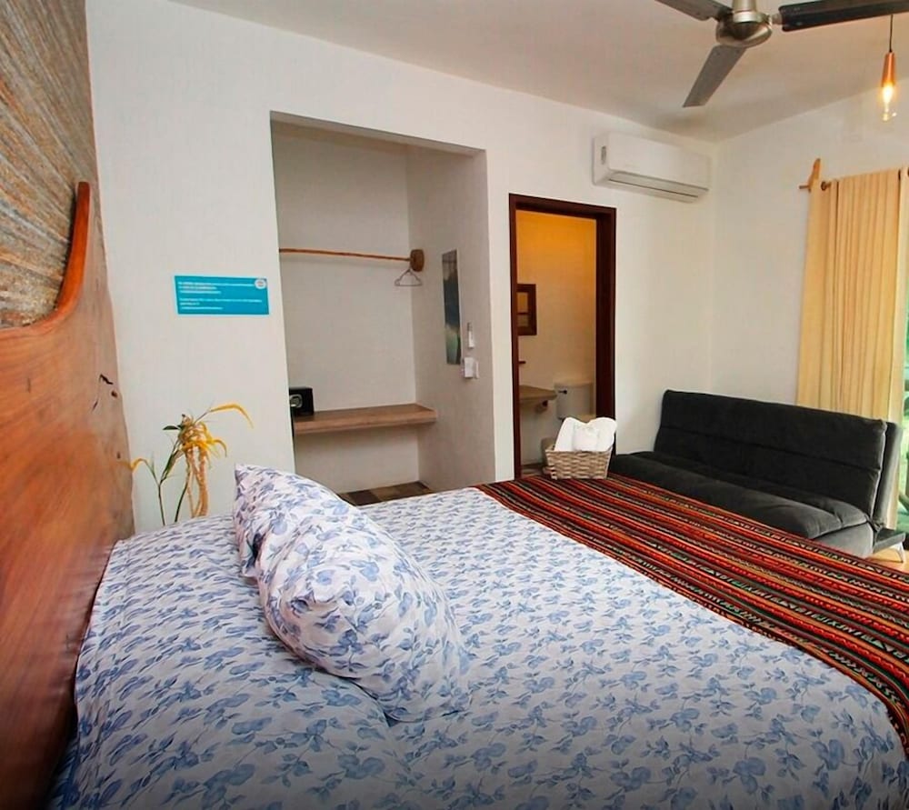 Comfort Room, Garden View