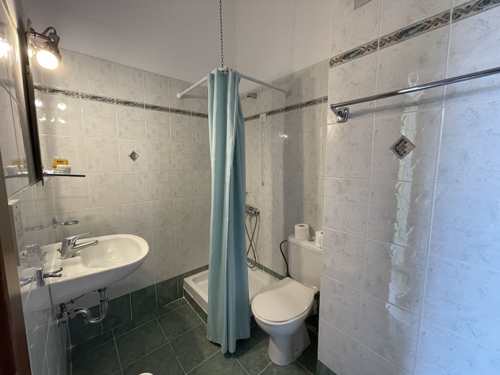 Basic Triple Room photo 3