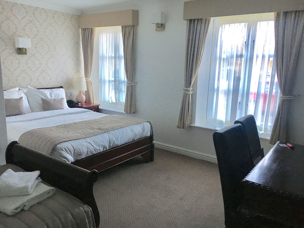 Standard Room, Multiple Beds, Non Smoking - Photo 6