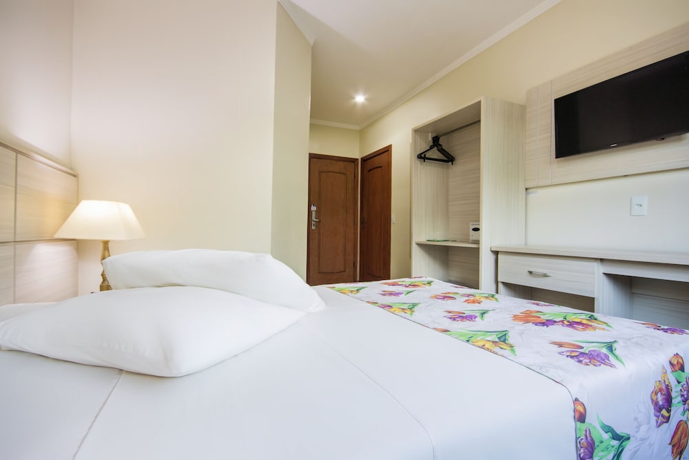 Superior Room, 1 King Bed photo 3