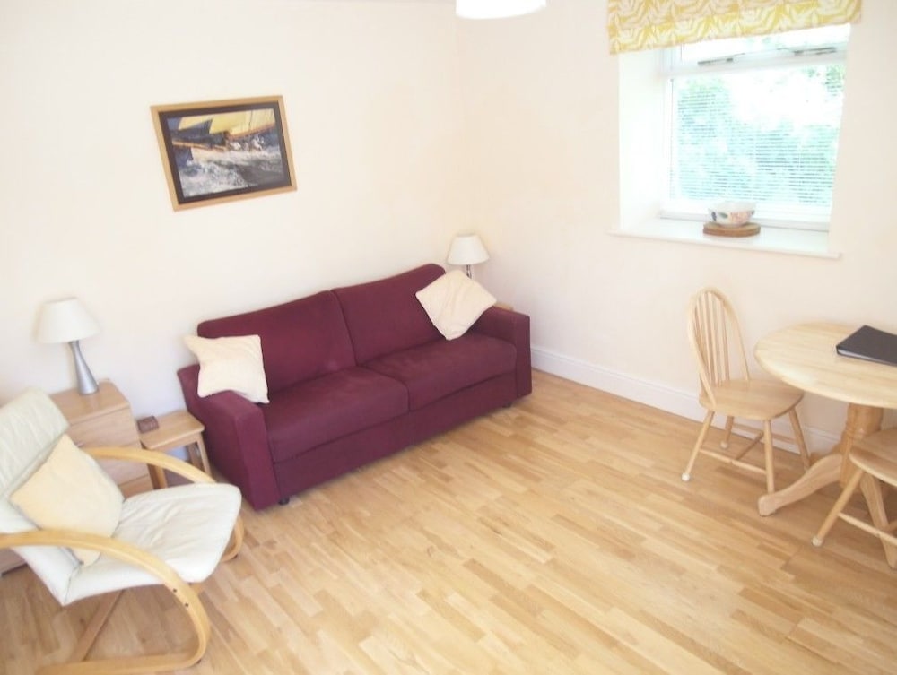 Apartment, 2 Bedrooms (Ground Floor) photo 3