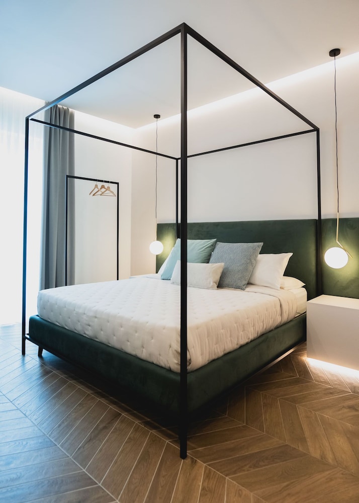 Deluxe Triple Room, City View