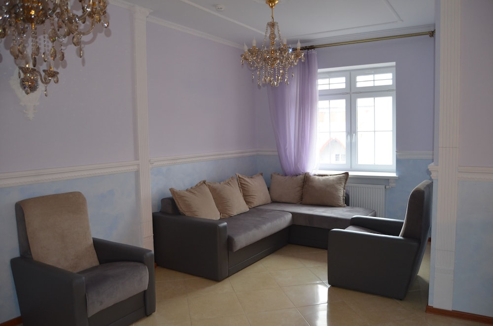Family Room, 1 Bedroom photo 2