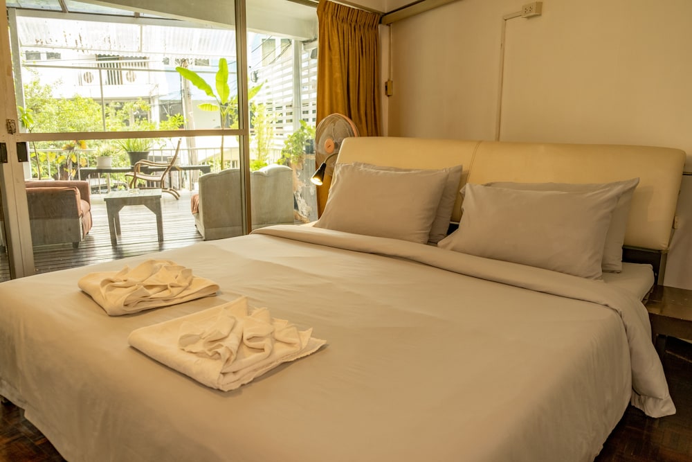 Deluxe Double Room, 1 King Bed, Terrace photo 2