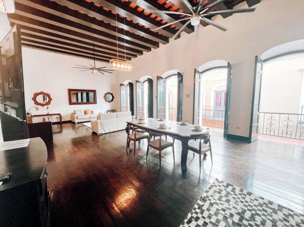 4 Bedroom Premier Chalet (Is in 255 Calle Tanca,San Juan PR)