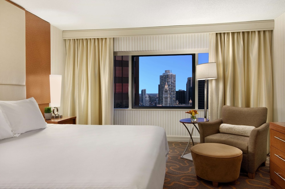 Executive Suite, 1 King Bed, City View - Photo 2